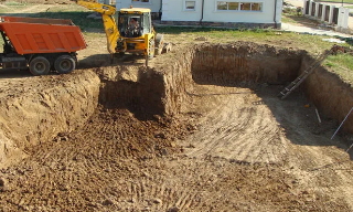 Рытье котлованов под фундамент в таре – цена от 2567 руб. за м3 | 2Землекопа-Тар